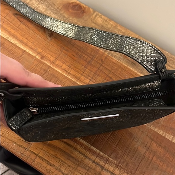 Kelly Wynne No Curfew Crossbody Bag with Iridescent Design - Picture 4 of 9